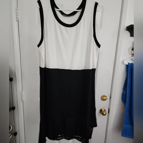 Signature Collection | Dresses | Black And White Dress With Lace Bottom  Size 2224 | Poshmark